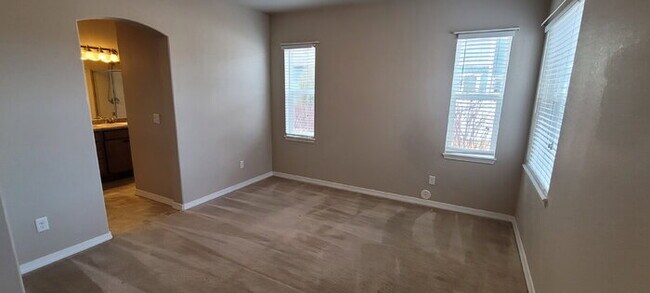 Building Photo - "Charming 3-Bedroom Townhouse Retreat in Colorado Springs – Spacious 1704 Sq Ft with 2.5 Bathrooms!"