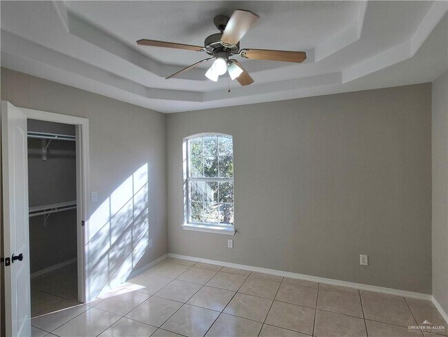 Building Photo - 19 Jade St