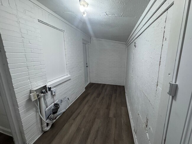 Building Photo - 922 S 27th St
