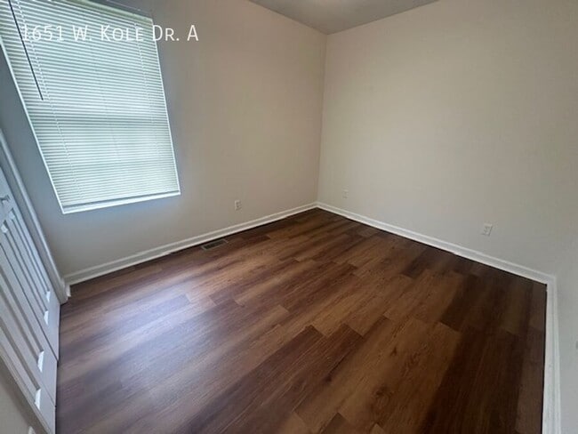 Building Photo - 1651 W Kole Dr