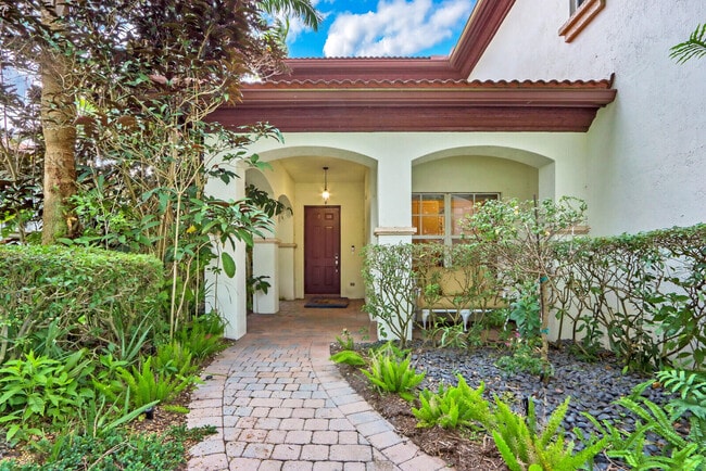 Building Photo - 1904 Flower Dr