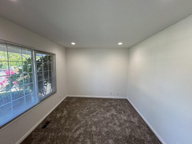 Building Photo - 475 Monti Cir