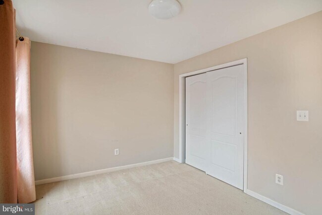 Building Photo - 43513 Lucketts Bridge Cir