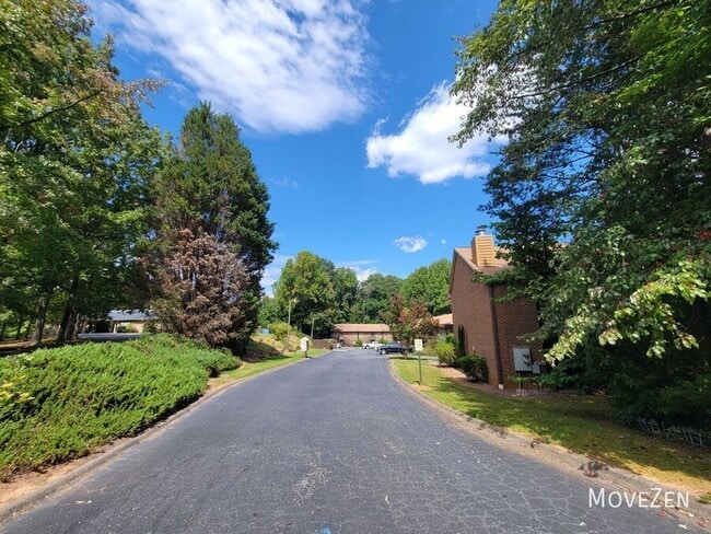 Building Photo - 216 Ridge Forest Ct