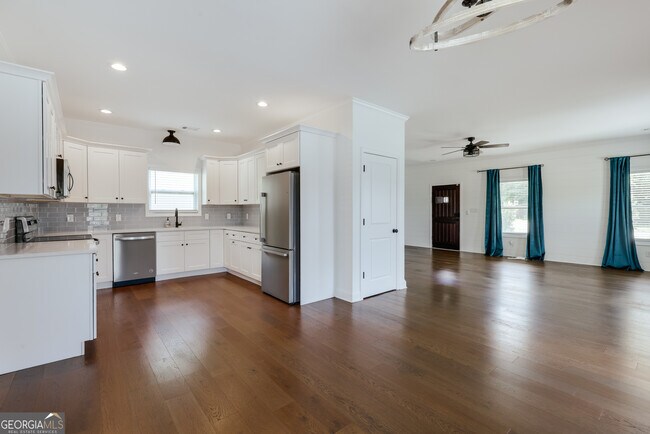 Building Photo - 499 Little Oak St