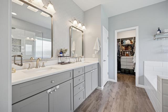 Building Photo - 8408 Island Ct