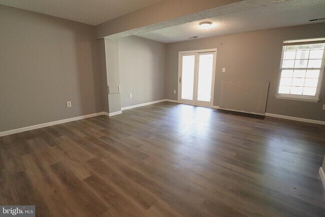 Building Photo - 18365 Honeylocust Cir