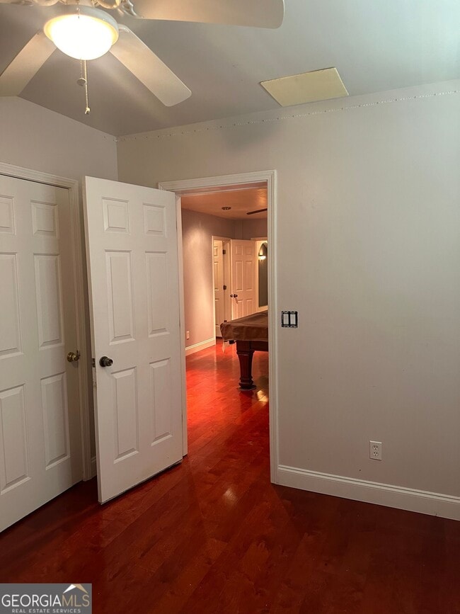 Building Photo - 711 Pine Grove Cir