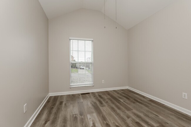 Building Photo - 230 High Chaperal Dr