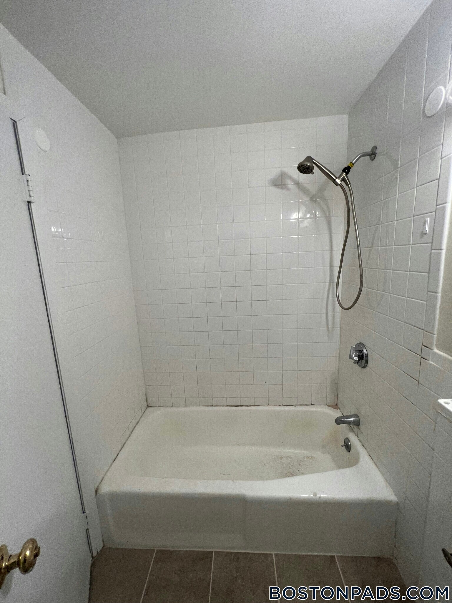 Building Photo - 24 Whites Ave