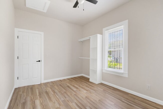 Building Photo - 2 Bedroom/1 Bath Woodlawn Subdivision