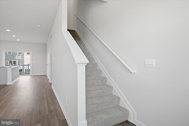 Building Photo - 122 Bowers St
