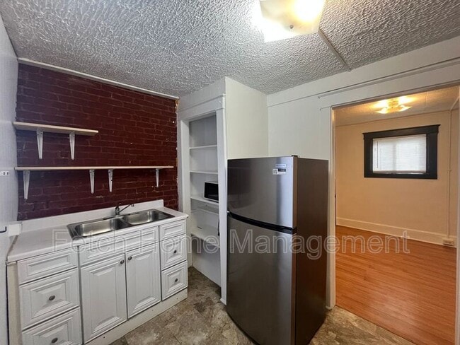 Building Photo - 631 N Prince St