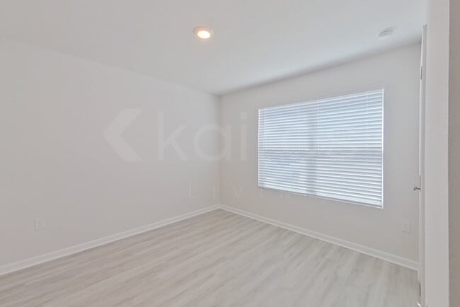 Building Photo - 341 Monarch Ln