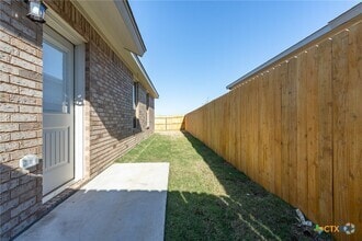 Building Photo - 4905 Rose Gdn Lp