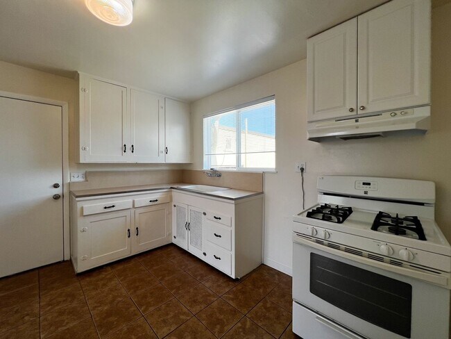 Building Photo - Charming 2 Bedroom, 1 Bathroom Home with Large Fenced Yard + Garage