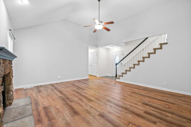 Building Photo - Pet Friendly Three Bedroom with Bonus!