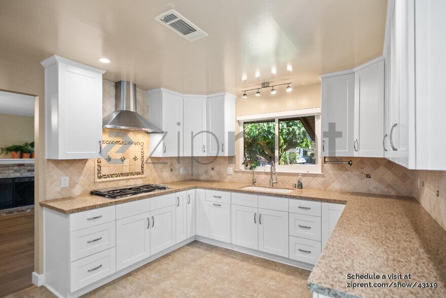Building Photo - 119 Calado Ave