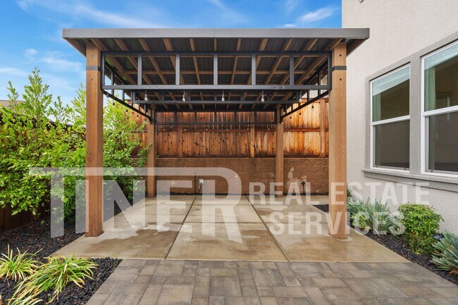 Building Photo - 4944 Covered Wagon Cir