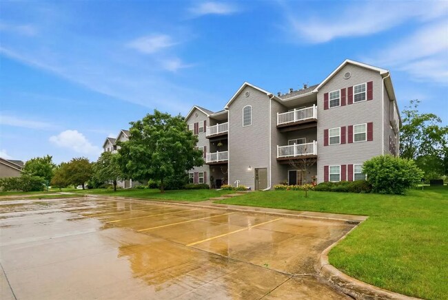 Building Photo - New Listing - 2 Bedroom, 2 Bath Condo in North Liberty