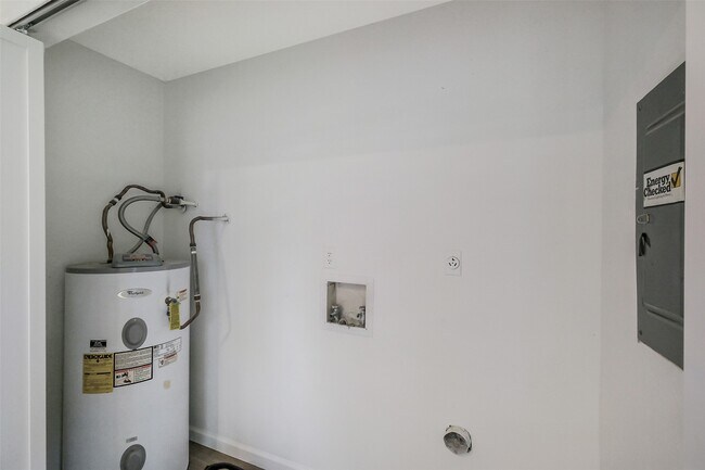 Building Photo - 5007 Ridgecreek Dr