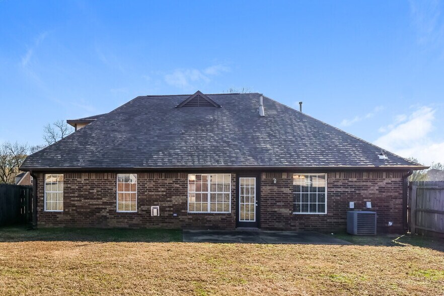 Building Photo - 6776 Anna May Dr