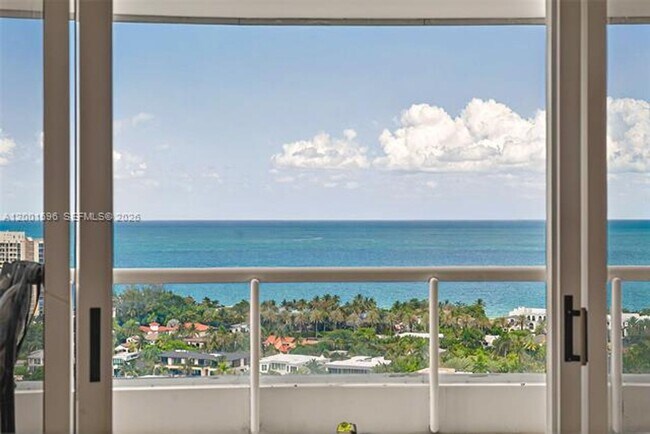 Building Photo - 21050 Point Pl