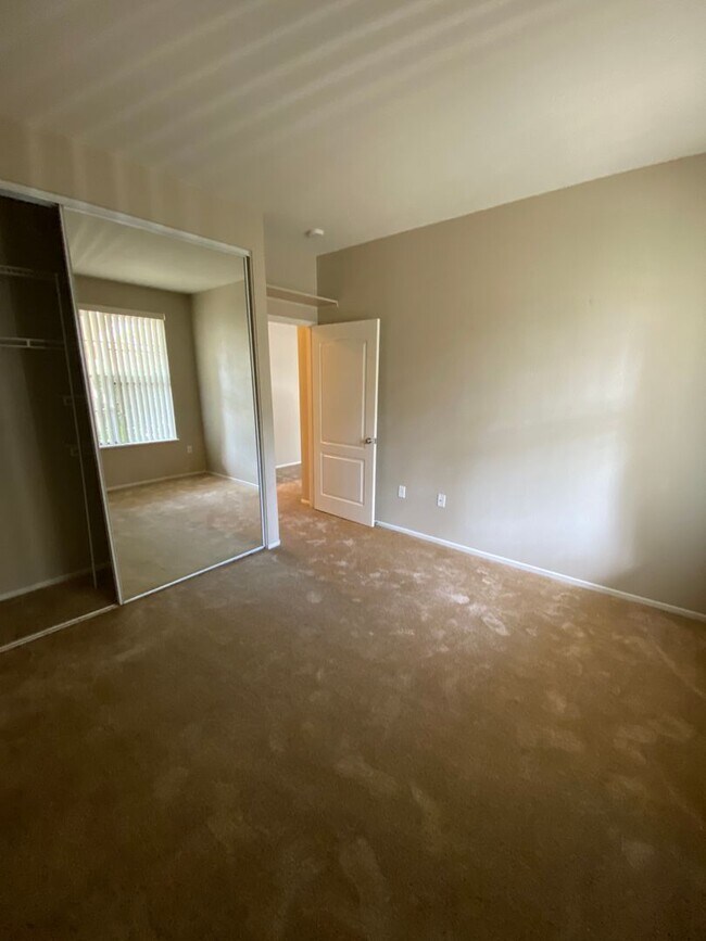 Building Photo - 2 Bed/2 Bath Condo in Martinique Complex -...
