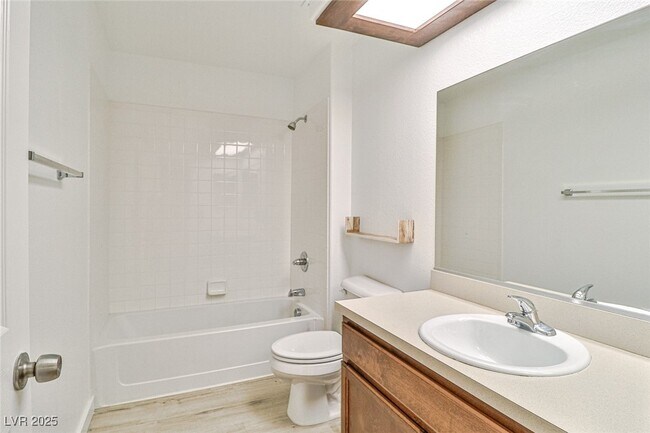 Building Photo - 4413 Live Oak Dr
