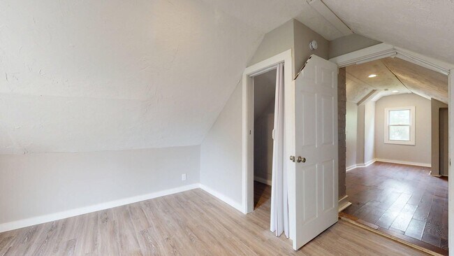 Building Photo - 15827 Trafalgar Ave