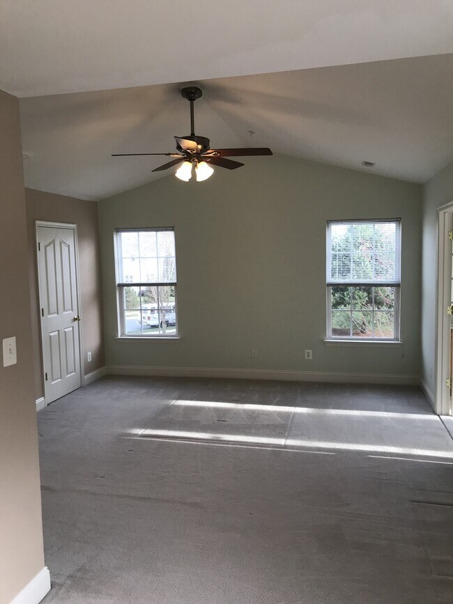 Building Photo - *Coming Soon!*  Large end unit town home i...
