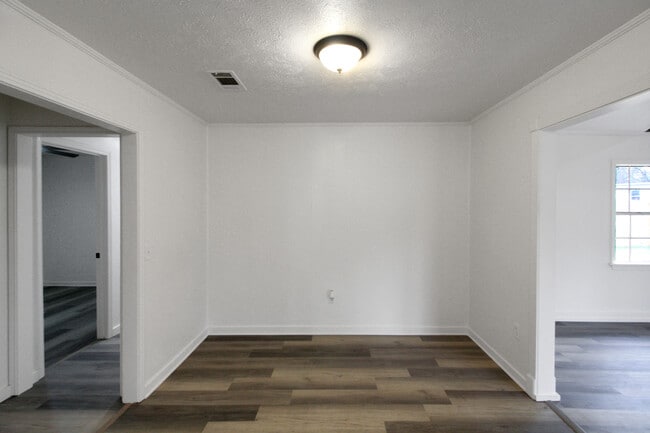 Building Photo - 319 Eastwood Ave