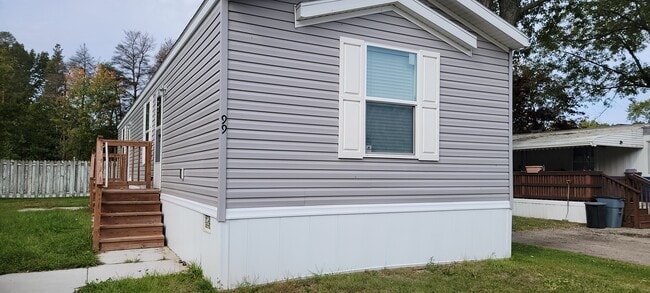 Building Photo - 99 Sheppard Ave