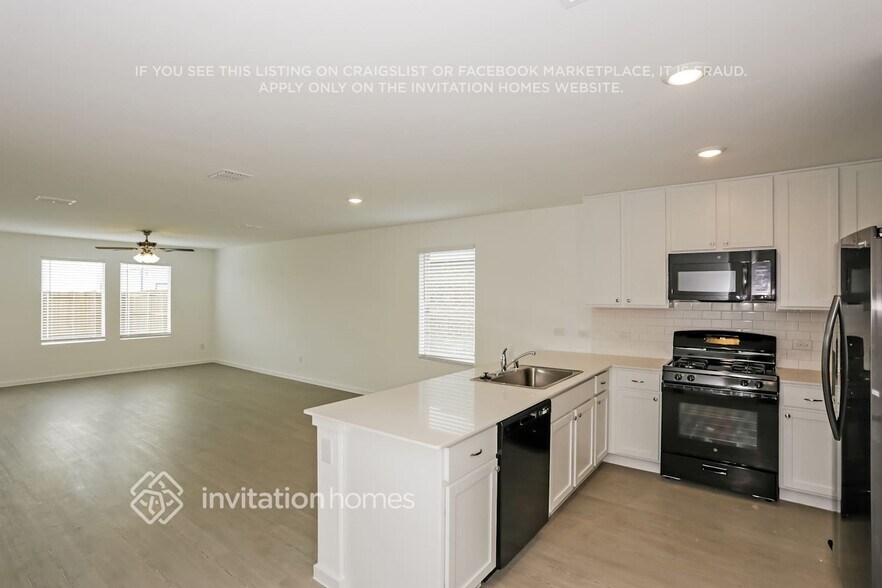 Building Photo - 905 Carrick Dr