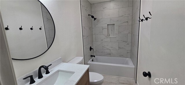 Building Photo - 751 Vía Los Santos