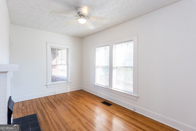 Building Photo - 1786 Center Ave