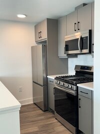 Building Photo - 403 7th St