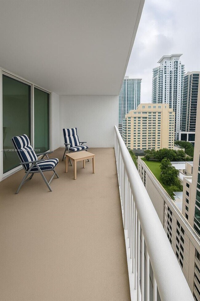 Building Photo - 1200 Brickell Bay Dr