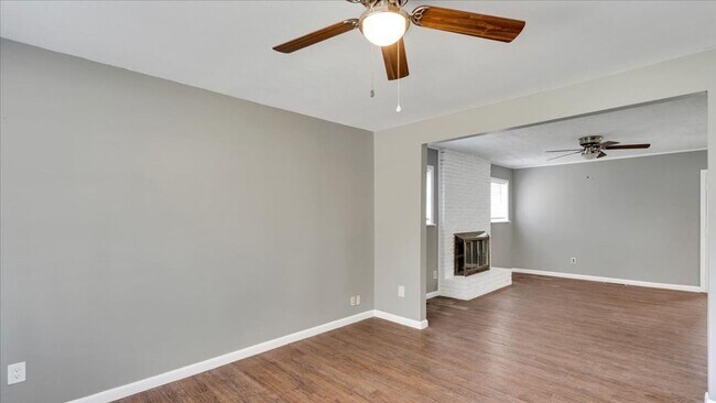 Building Photo - Beautiful 3 bedroom / 1.5 bath