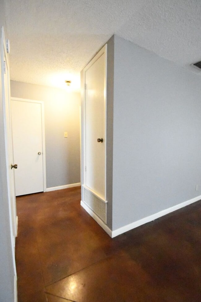 Building Photo - Charming 2 Bedroom, 1 Bath in Whitehouse ISD!