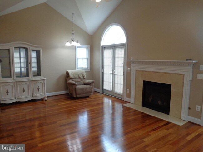 Building Photo - 5590 Old Farm Ln