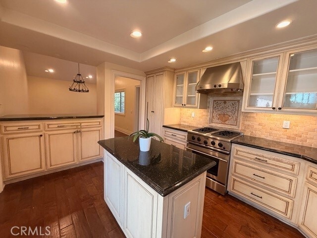 Building Photo - 16 Caraway