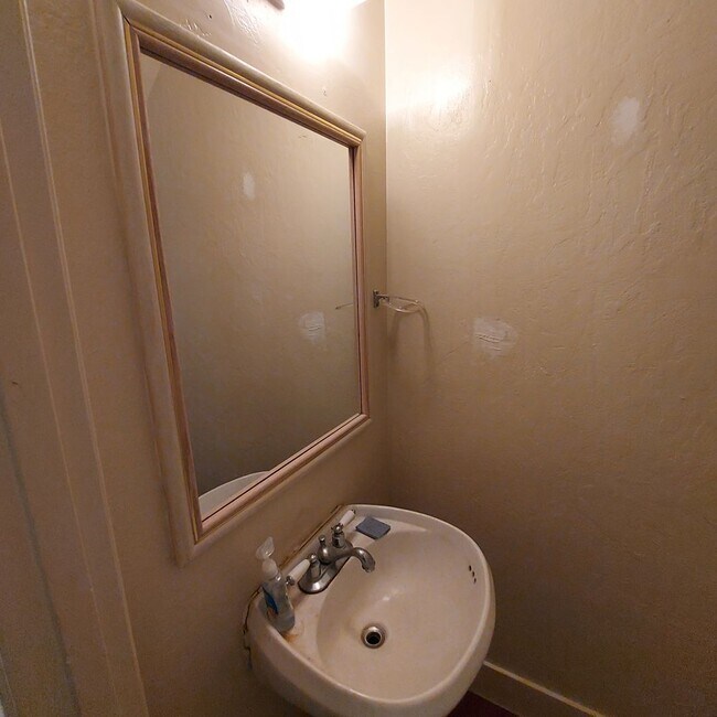 Building Photo - Nice 3 bedroom condo near CSUS.  Available for move in this month.