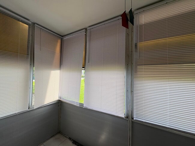 Building Photo - 51 Waltham C