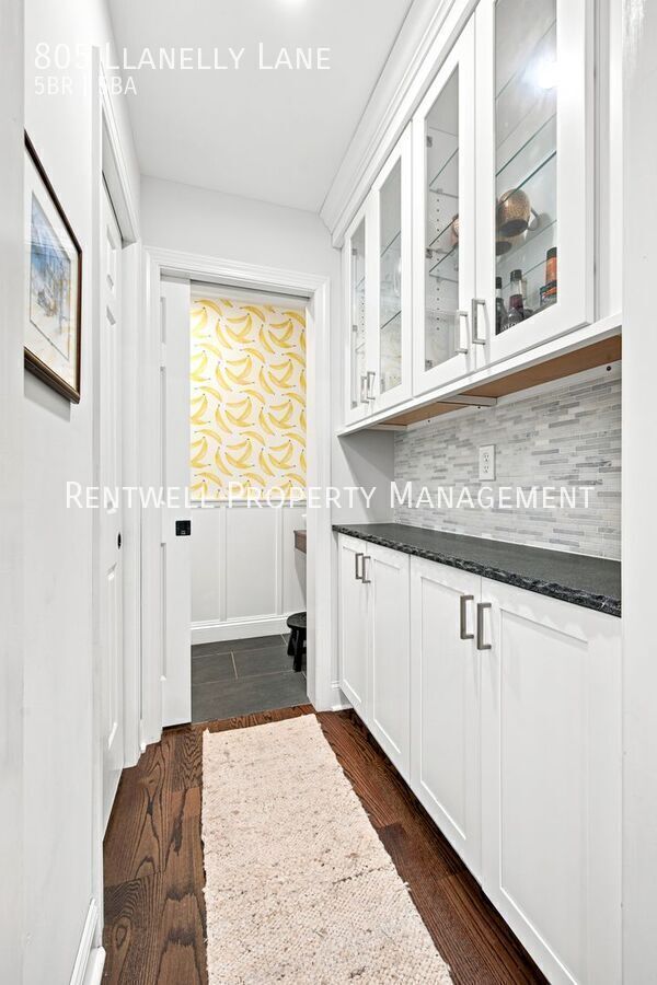 Building Photo - 805 Llanelly Ln