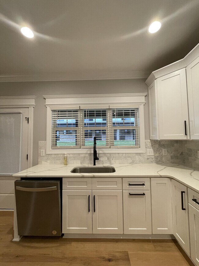 Building Photo - 1043 N Westyn Lp