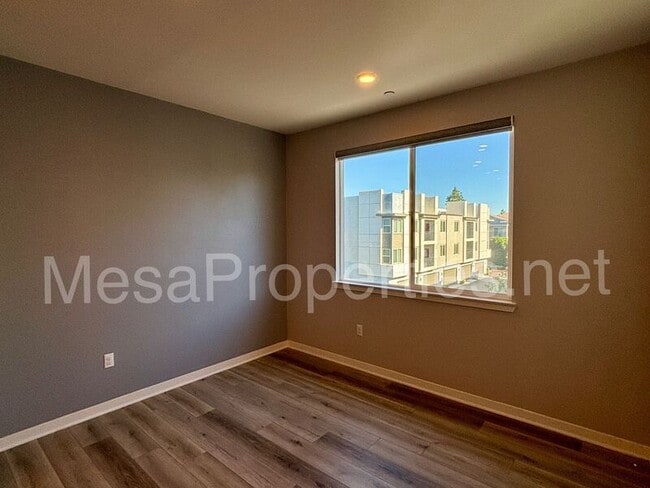 Building Photo - 9352 Solaire Pl