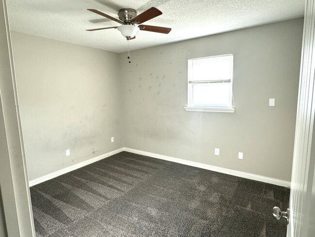 Building Photo - 5625 Hilltop