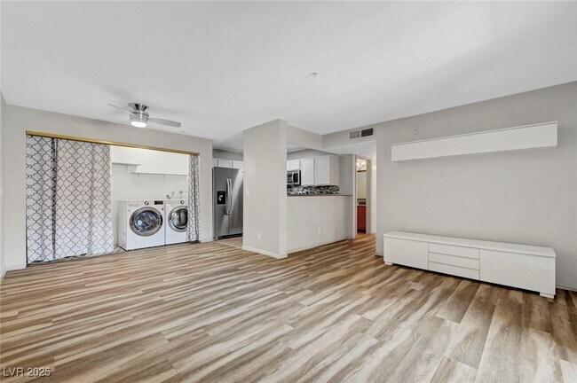 Building Photo - 2121 Blue Breeze Dr