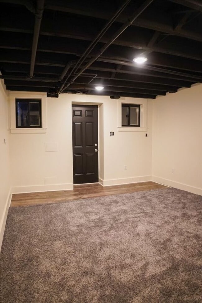 Building Photo - Luxury 2 bed 2 bath, amazing Southside loc...